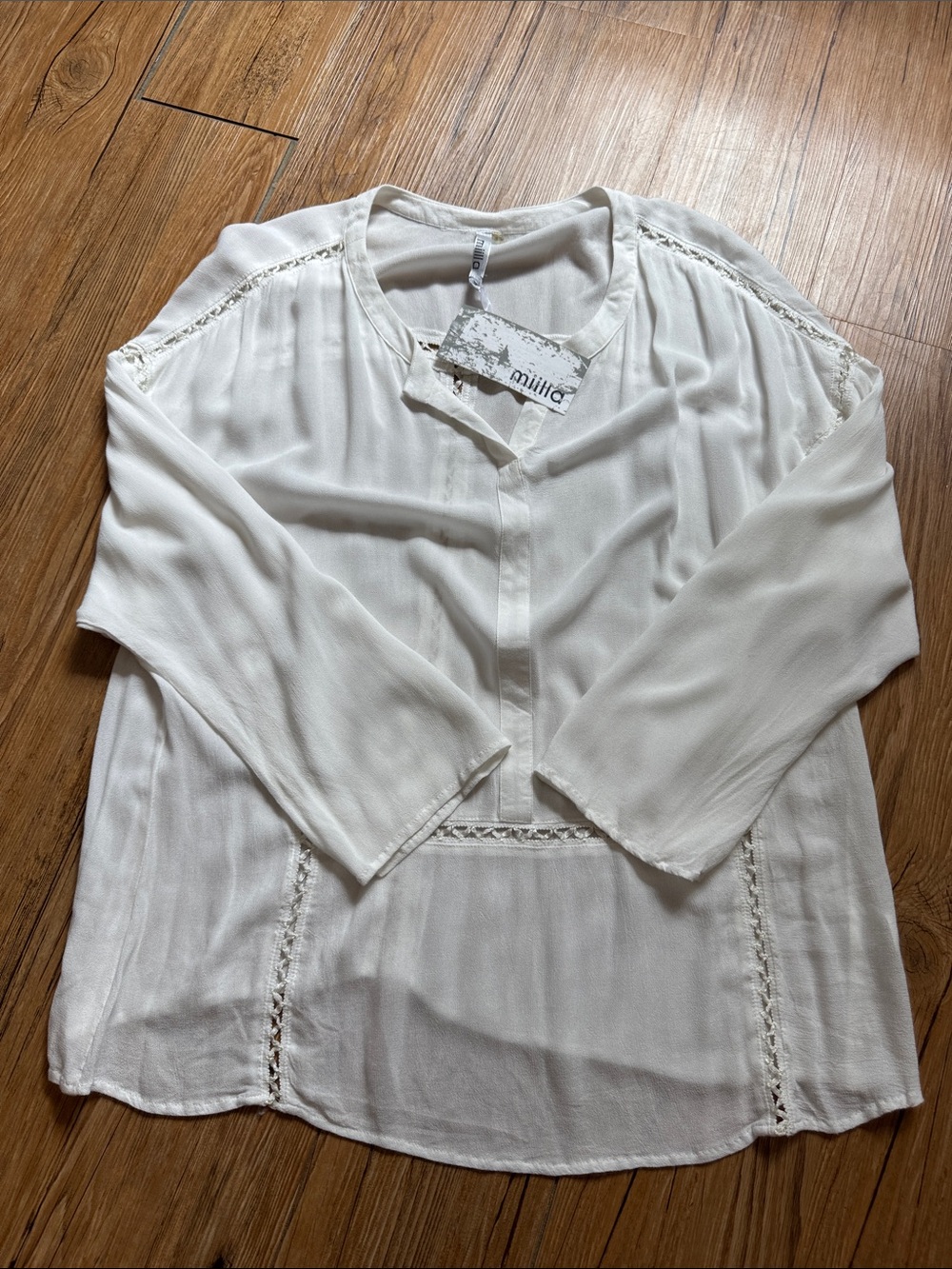 Miilla Off-White Lightweight V-Neck Peasant Blouse